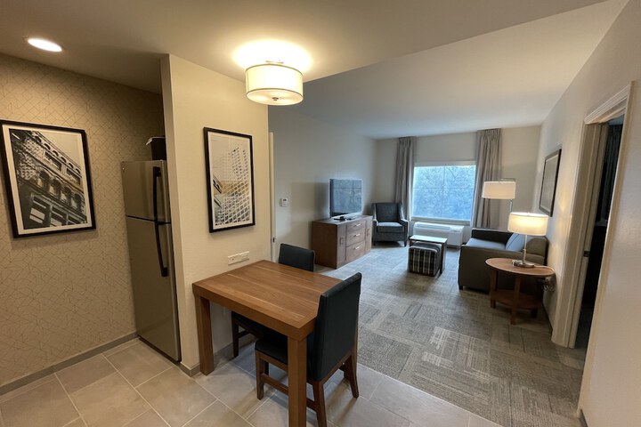 Room 33 of 48
