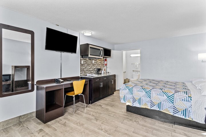 Room 32 of 60