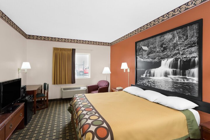 Room 9 of 10