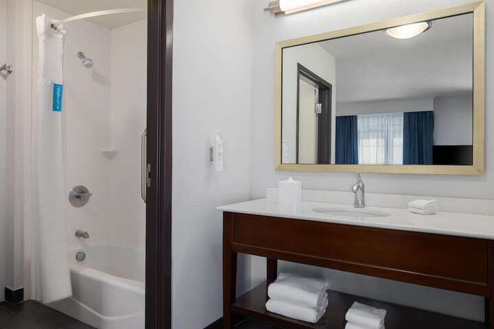 Hampton Inn & Suites Roanoke-Downtown