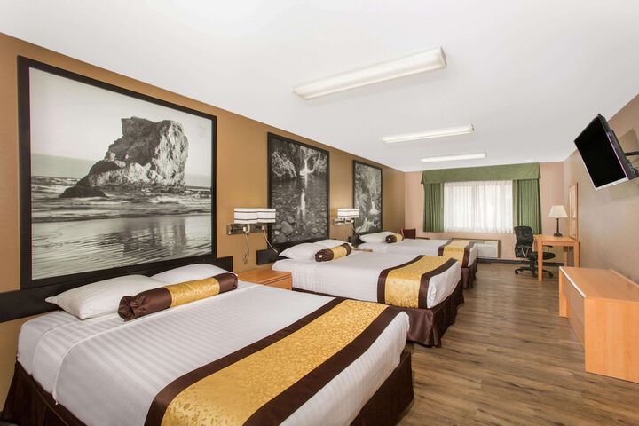 Super 8 by Wyndham Baker City
