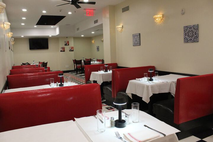 Dining 27 of 40