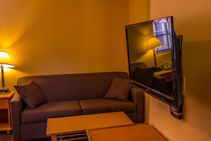Room 33 of 69