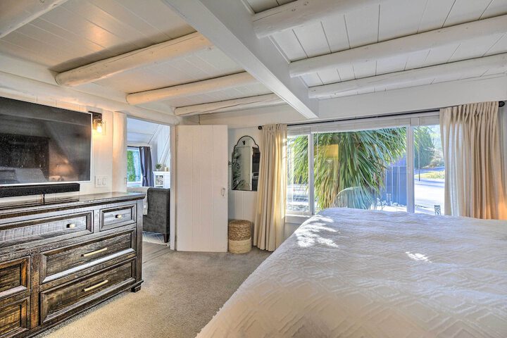 Puget Sound Cabin With Hot Tub and Water Views!
