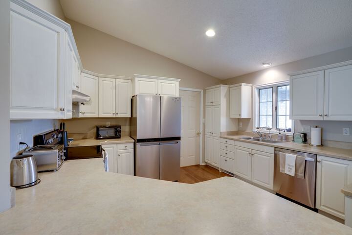 Family Minnesota Vacation Rental w / Balcony