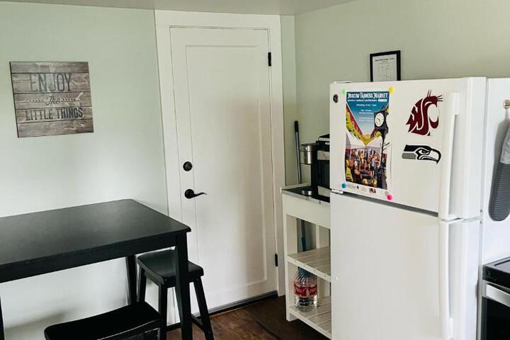 State Street Cottage Suite 1