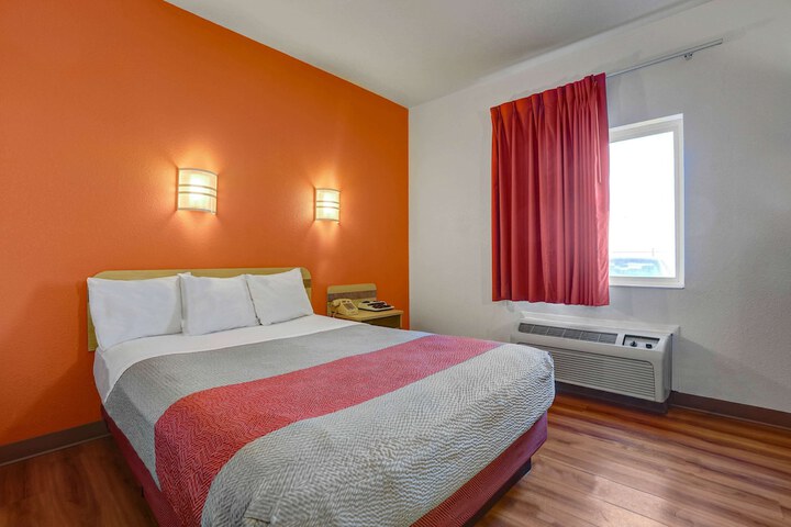 Room 35 of 48