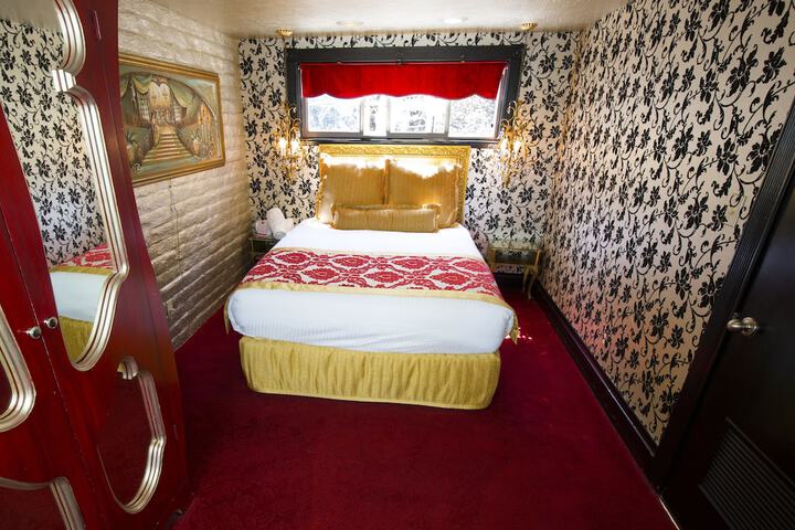 Room 46 of 461