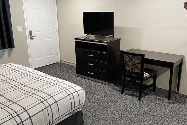 Room 5 of 12