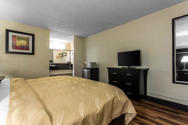 Room 13 of 30