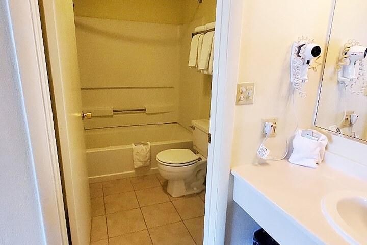 Room 15 of 27