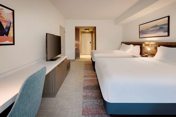 Room 27 of 65
