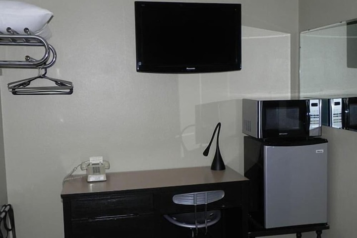 Room 13 of 28