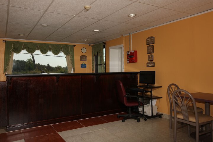 Days Inn by Wyndham Queensbury / Lake George
