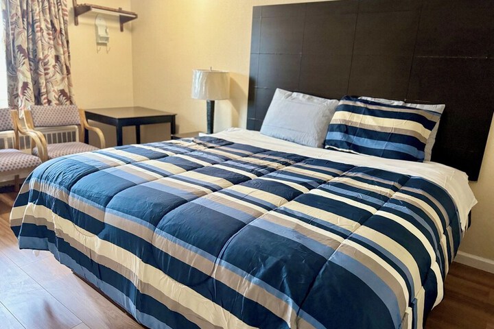 Room 4 of 60