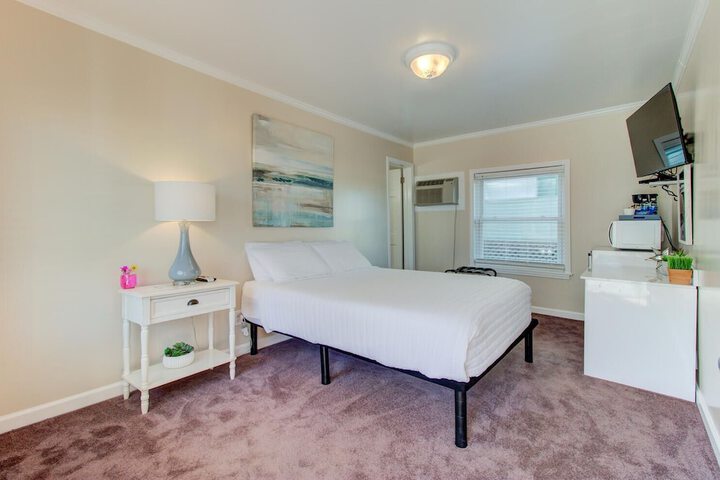 Room 33 of 51