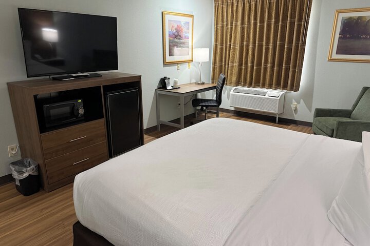 Wingate by Wyndham Livonia