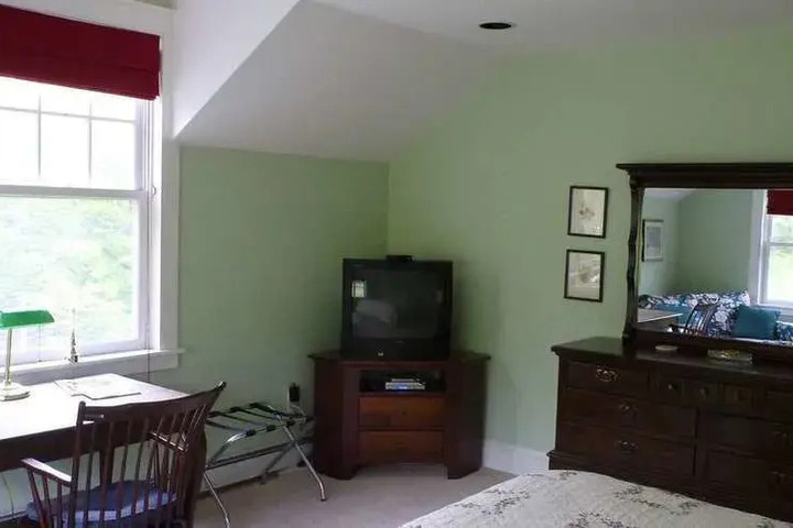 THE TRUMBULL HOUSE BED AND BREAKFAST