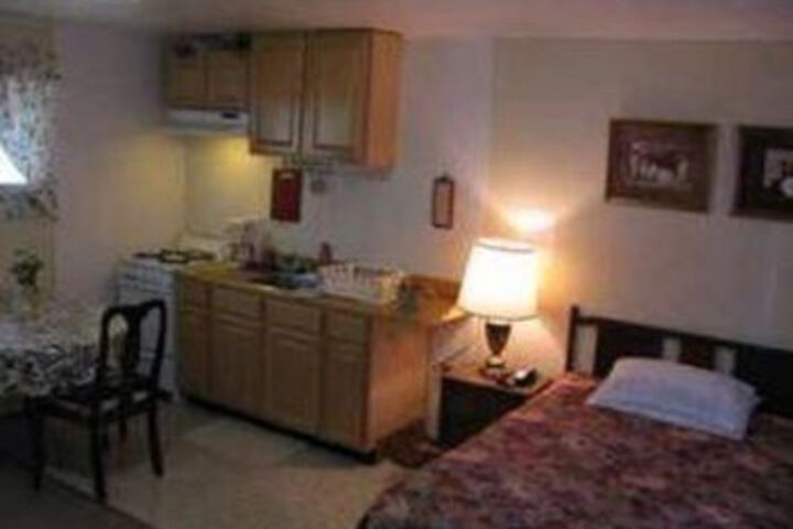Four Seasons Motel