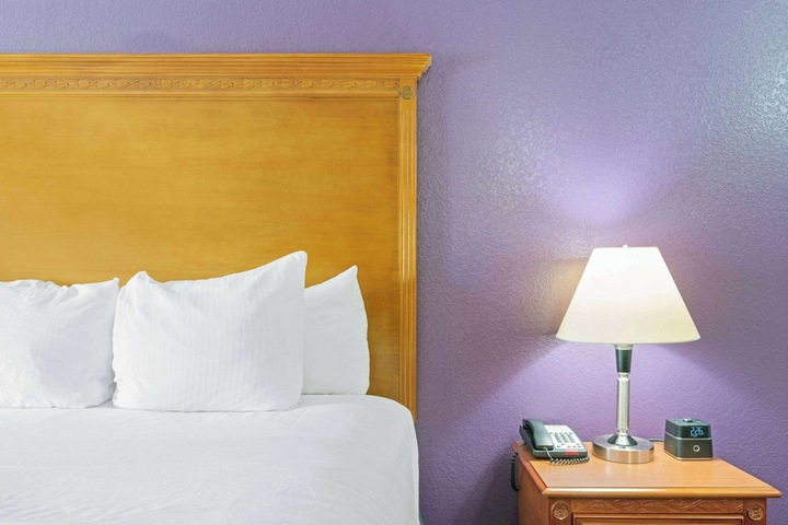 La Quinta Inn & Suites by Wyndham Ada
