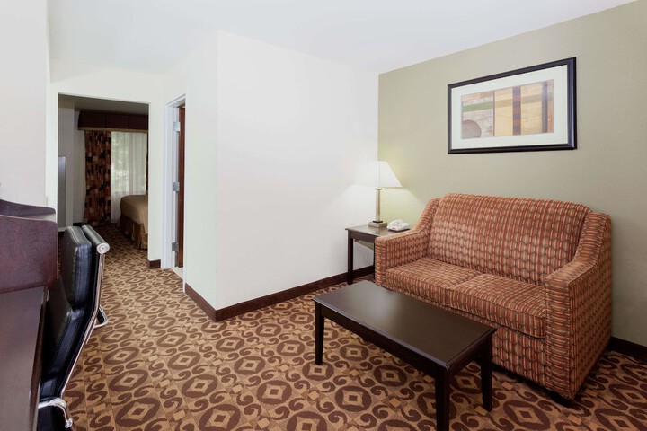 Room 7 of 12