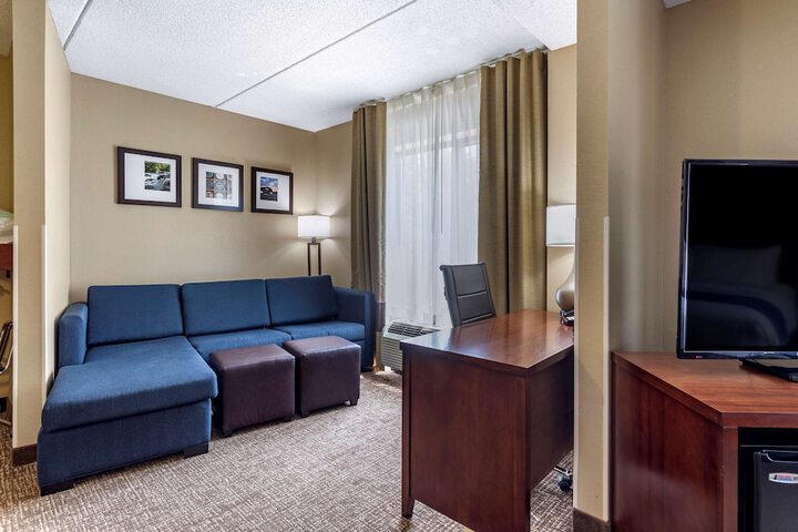 Comfort Suites Manchester near Arnold AFB
