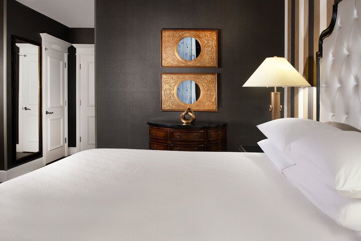 Room 35 of 212