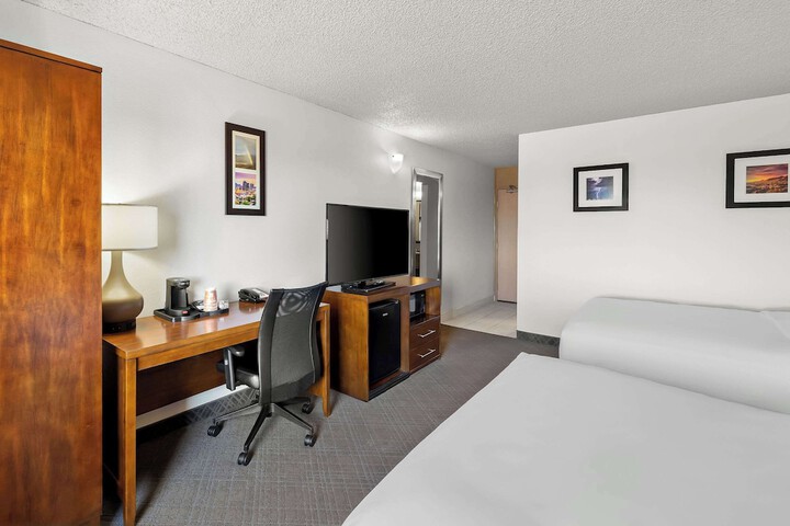 Room 53 of 84