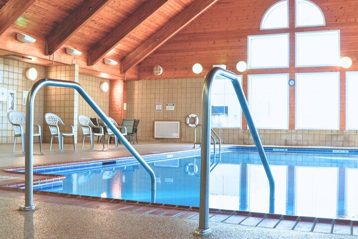 AmericInn by Wyndham Monmouth
