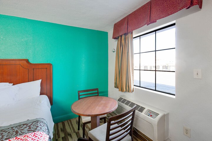 Room 12 of 33