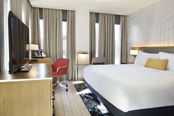 Room 32 of 67