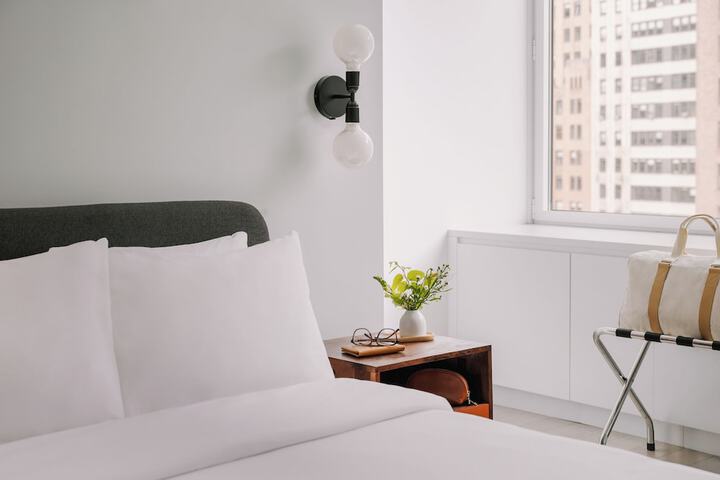 Room 73 of 104