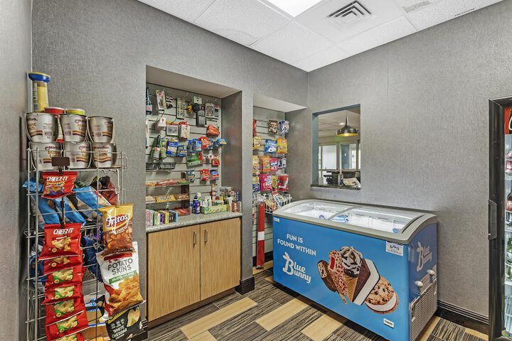 Best Western Plus Chain of Lakes Inn & Suites