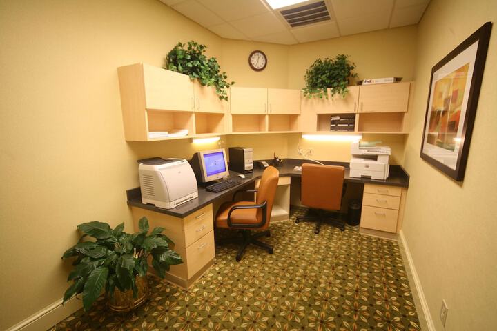 Business Center 32 of 33