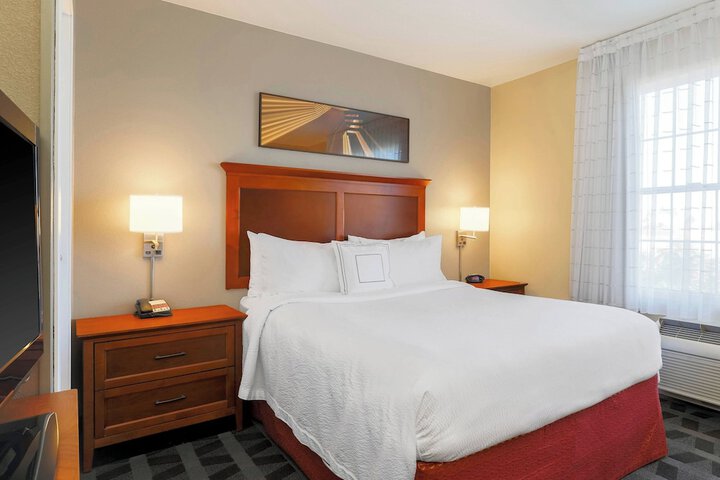 Room 21 of 28