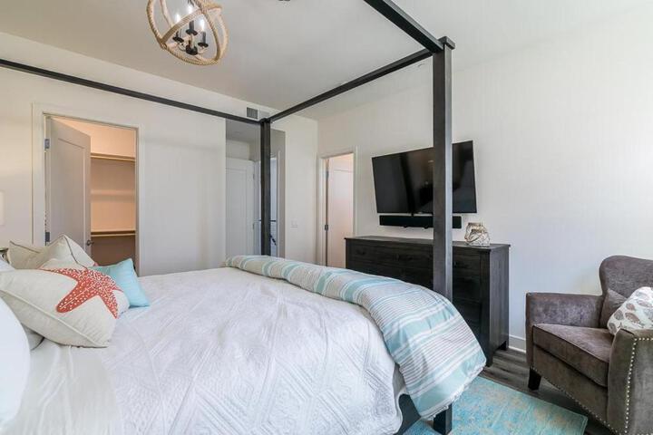 Ocean View 3 Bedrooms Condo just steps from the park, pier & water!