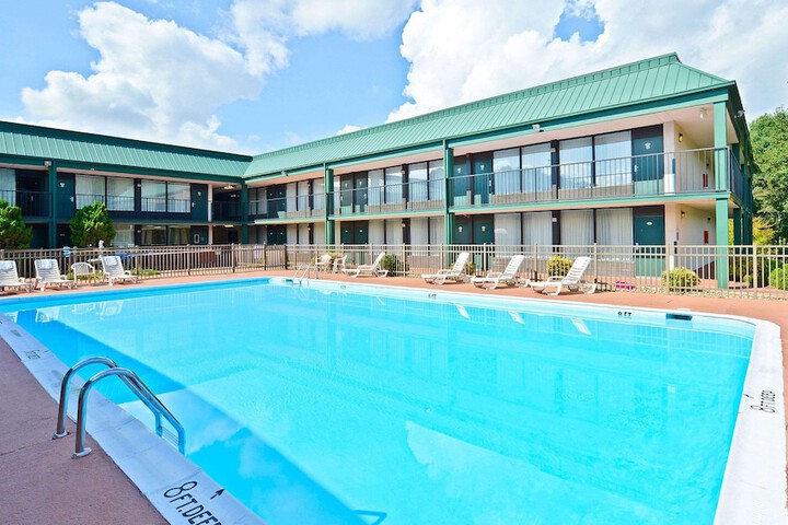Pool 8 of 37