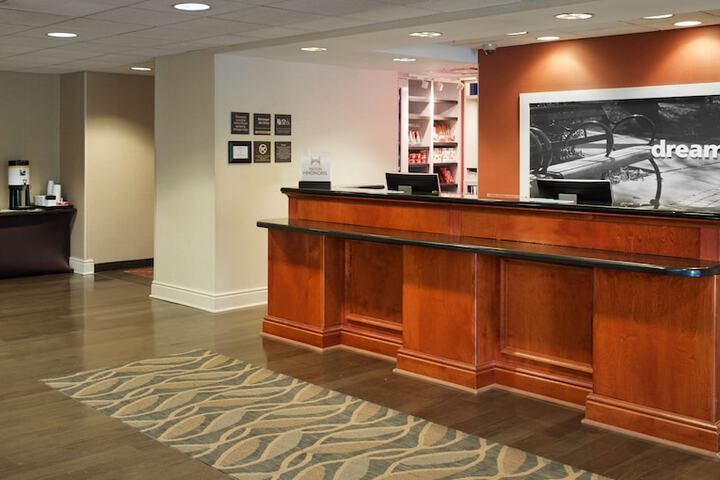 Hampton Inn & Suites Pittsburgh-Meadow Lands