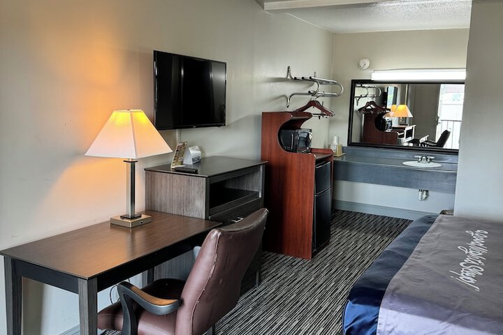 Room 34 of 47