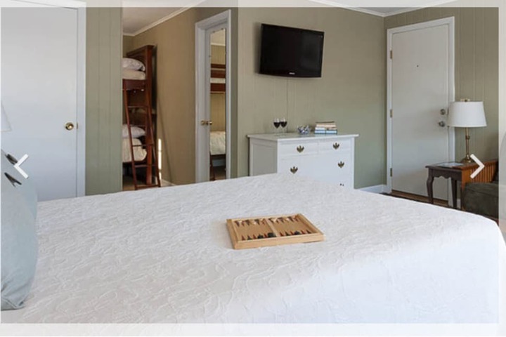 Dockside Guest Quarters & Restaurant