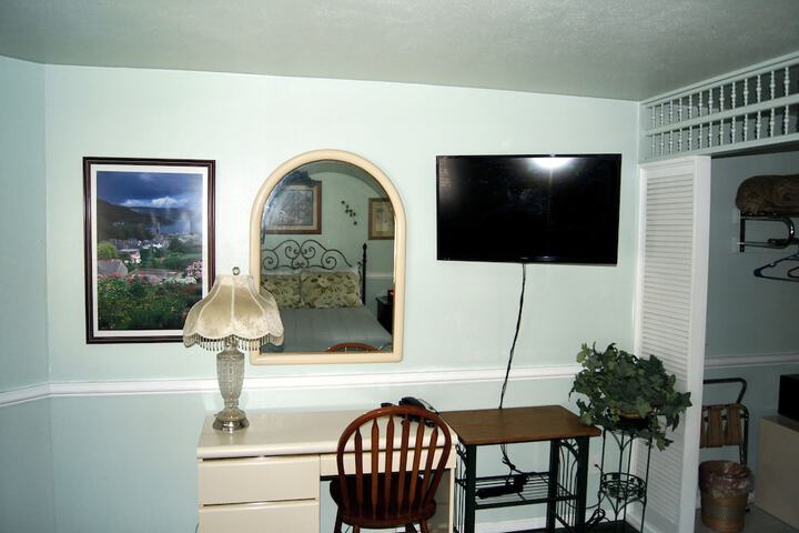 Room 11 of 65