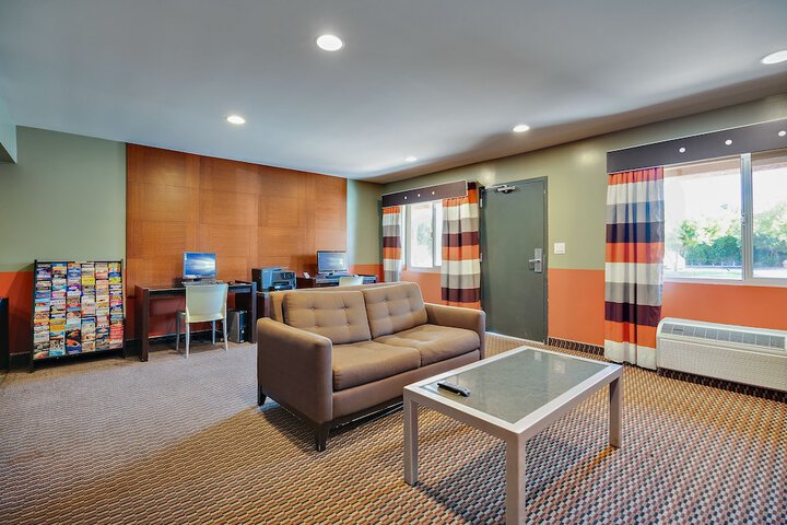 Business Center 74 of 79