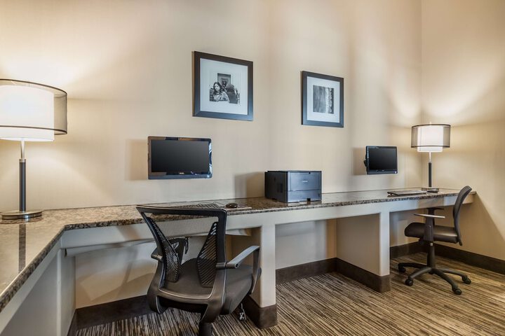 Business Center 27 of 28