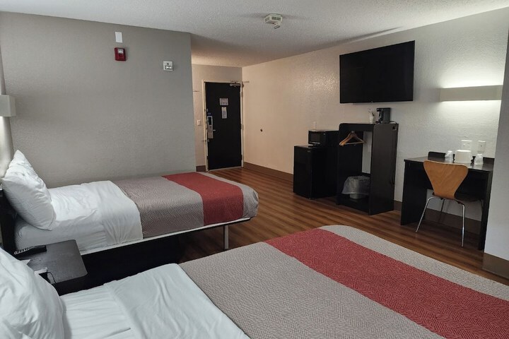 Room 27 of 32