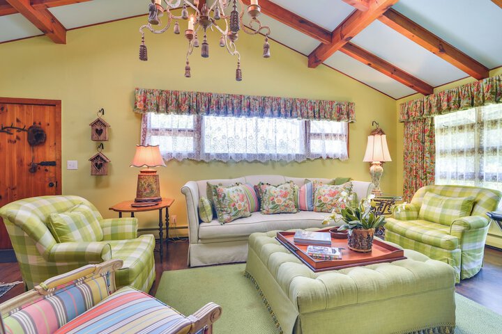 La Petite Chalet w / Views in Blue Ridge Mtns!