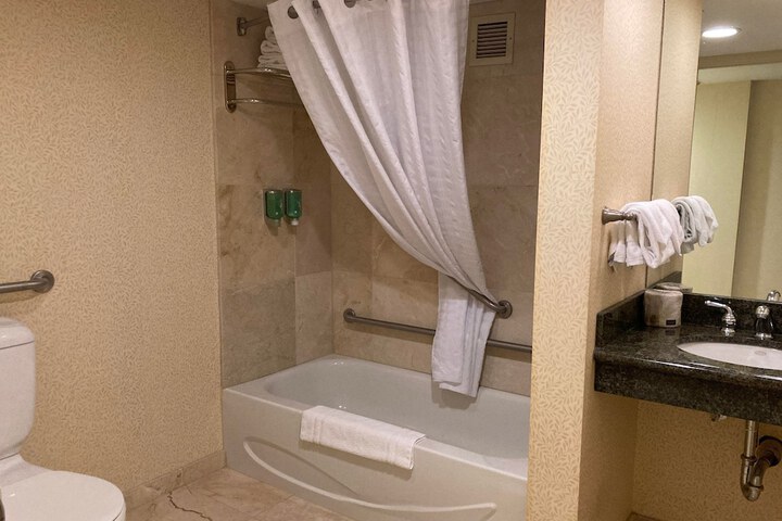 Room 106 of 191