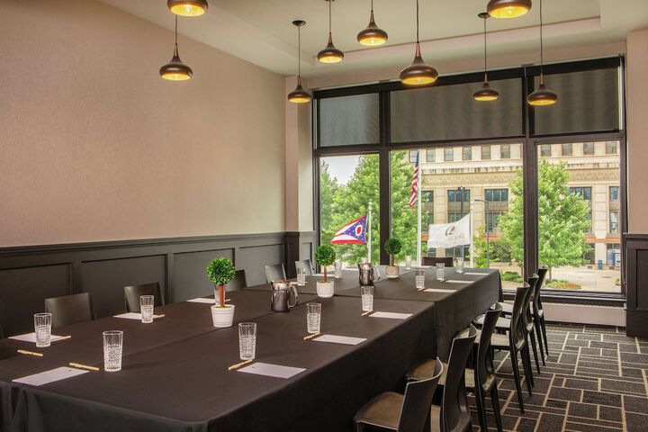 DoubleTree by Hilton Youngstown Downtown
