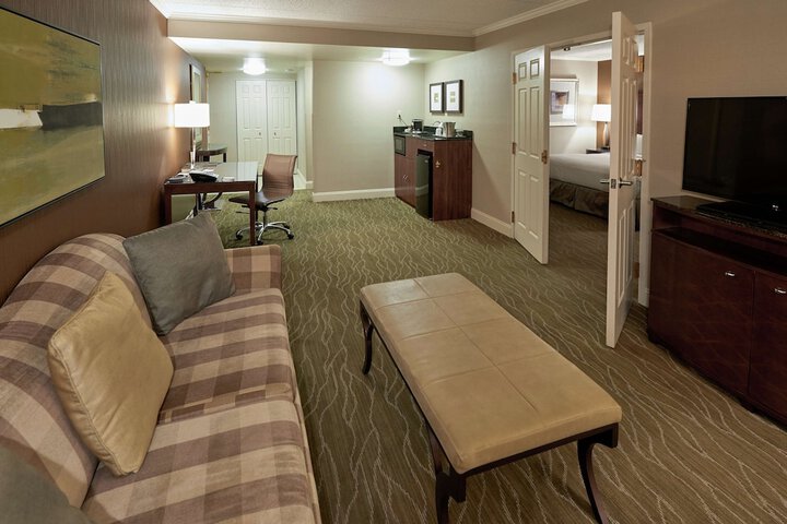 DoubleTree by Hilton Akron Fairlawn