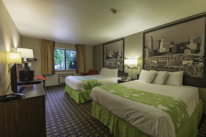 Room 14 of 16