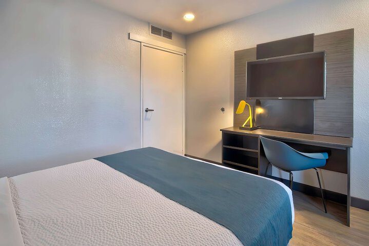 Room 14 of 25